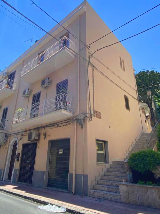 Casa Martina Appartement Giardini-Naxos Buitenkant foto